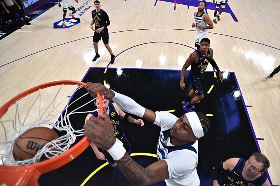 开云体育下载入口-连续两场打出灾难级表现，森林狼锋线大家的状态怎么突然下滑了？