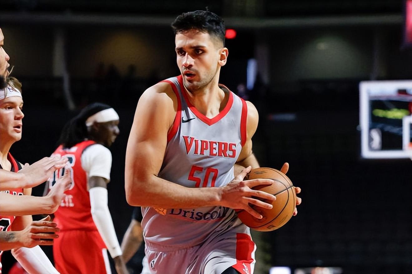 开云体育下载-火箭二队首秀表现抢眼，但土耳其中锋到了第二场立刻状态下滑了？